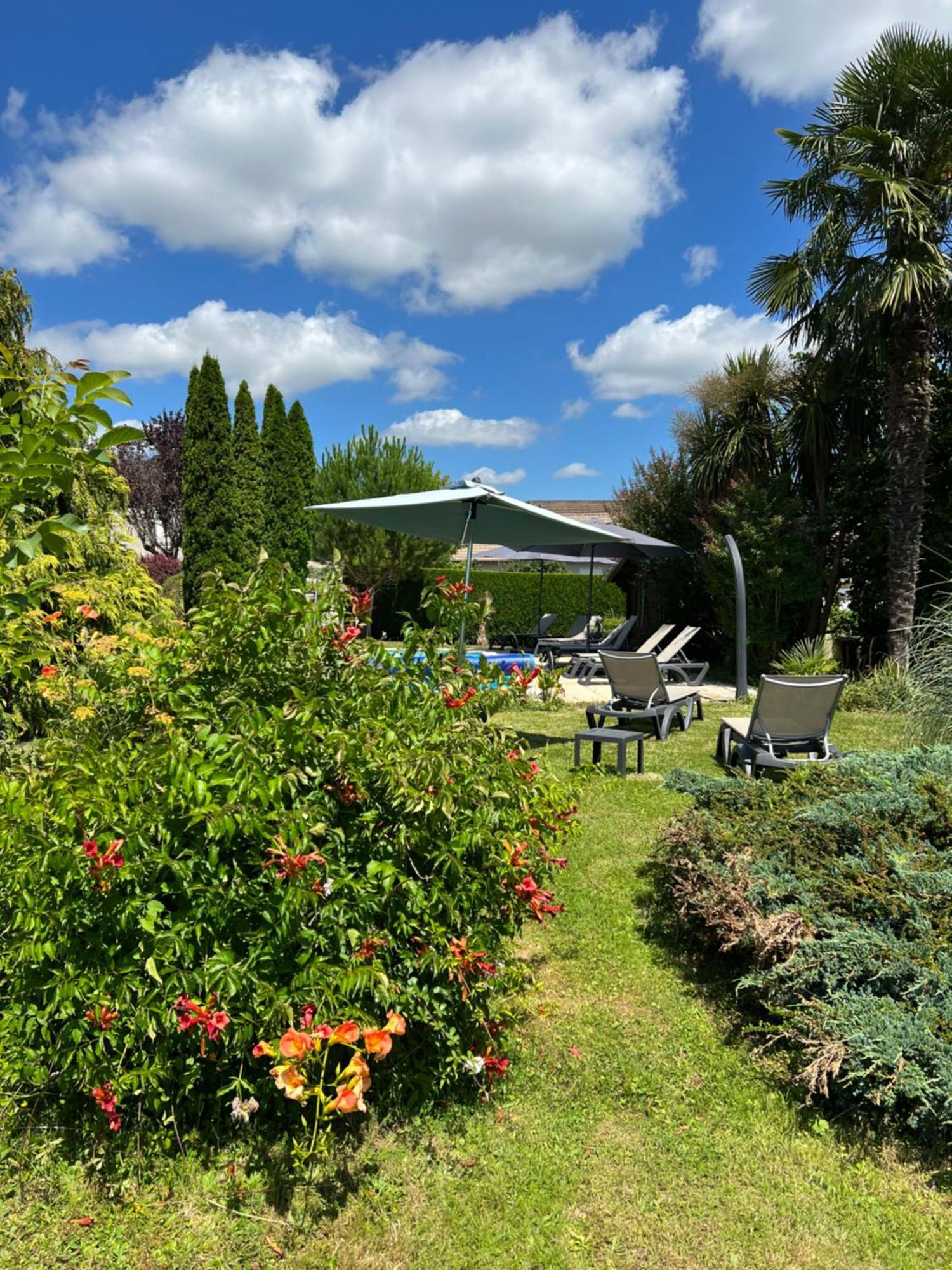 Logis Hotel-Restaurant Les Voyageurs La Coquille Exterior foto