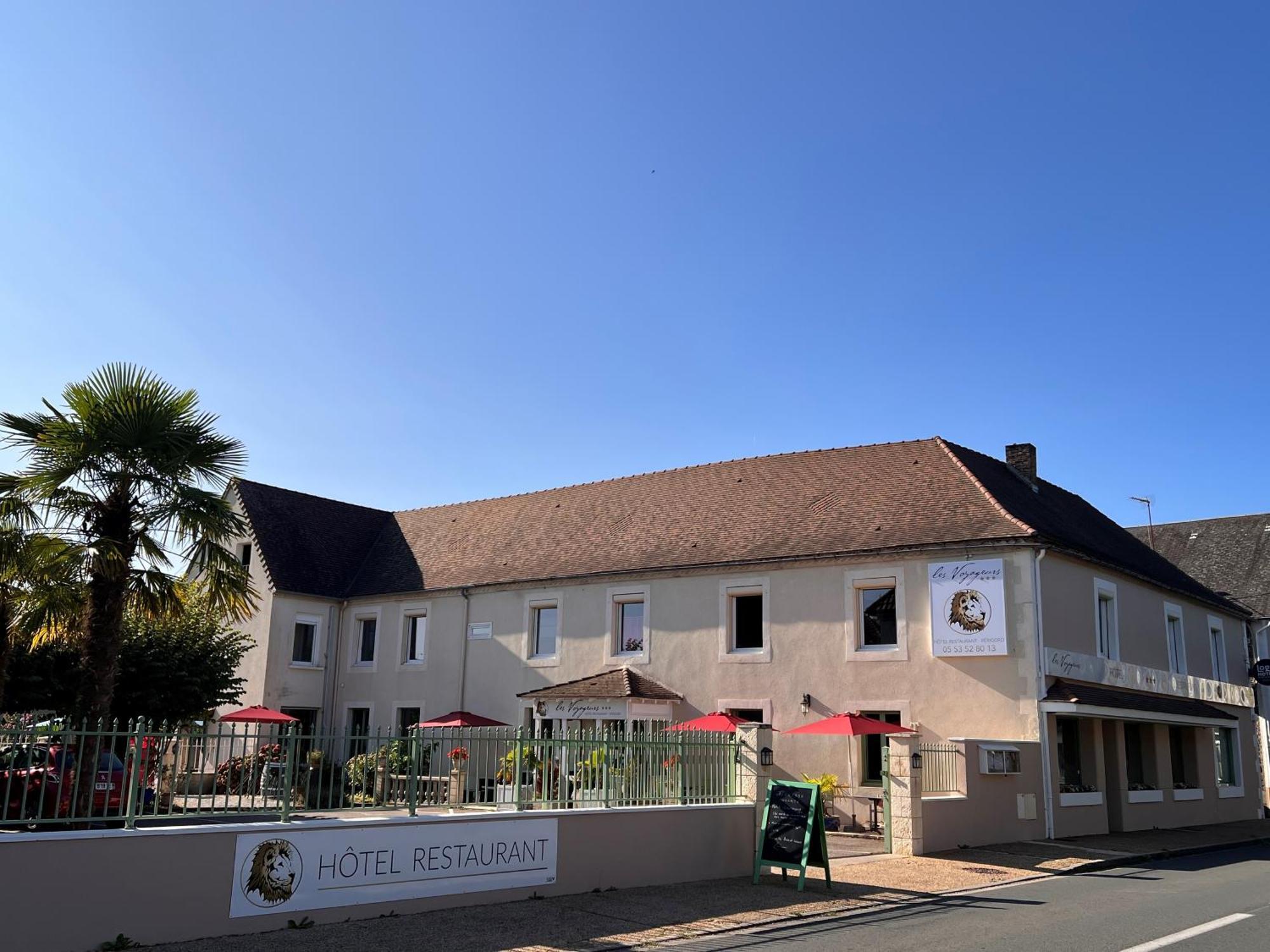 Logis Hotel-Restaurant Les Voyageurs La Coquille Exterior foto